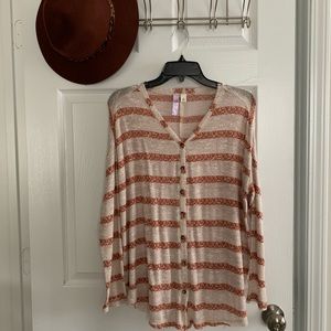 Francesca’s sweater size small
